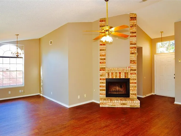 9101 Palace Pkwy — Photo 2