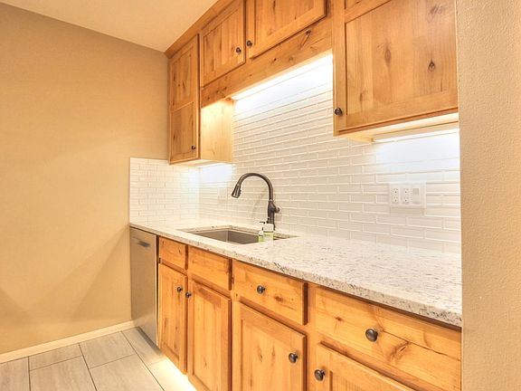 3rd image of 809 E Drake Rd #B-112