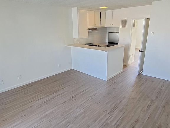 5th image of 362 S Rexford Dr #209