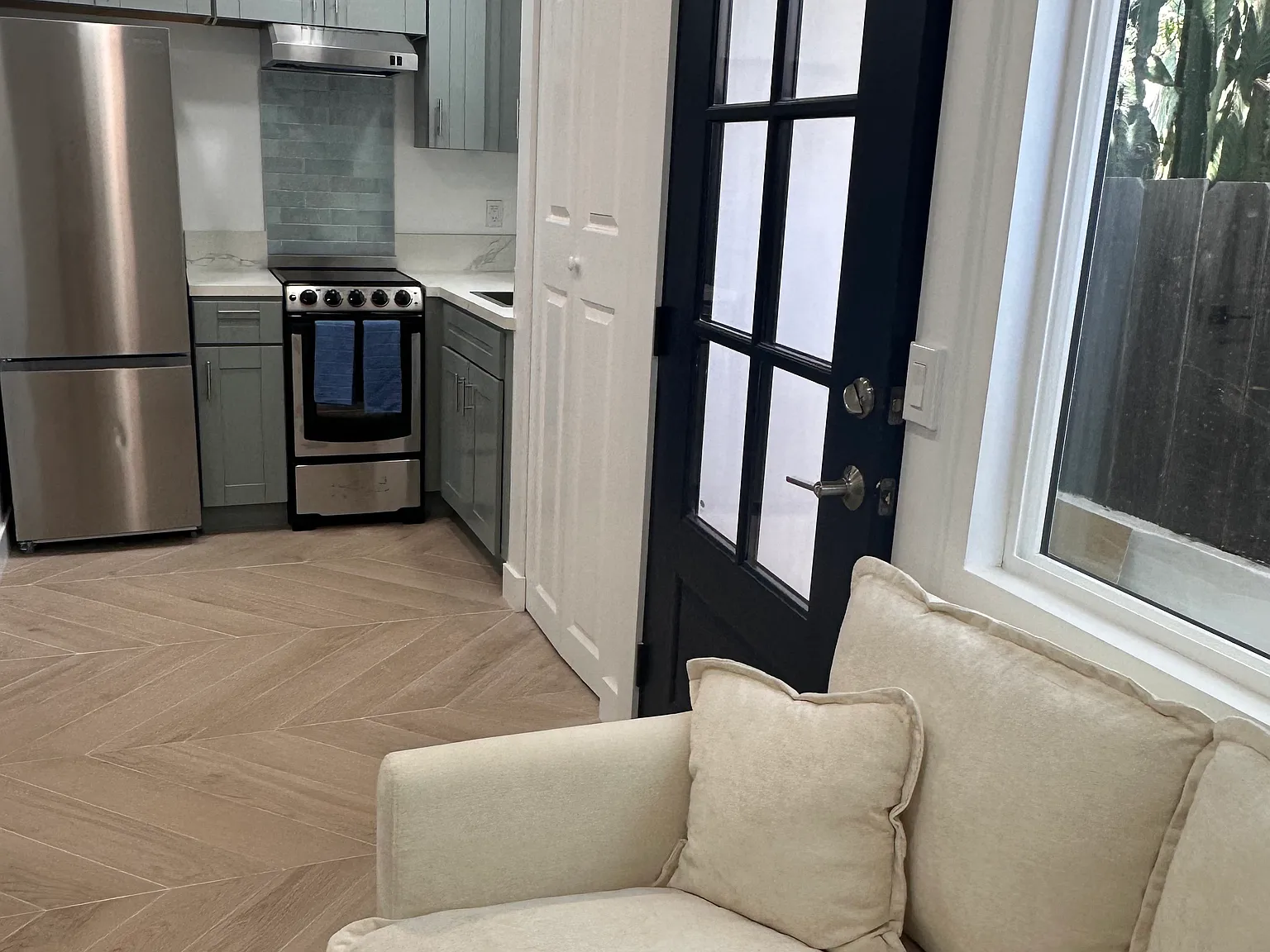 Studio, 250 sqft, $1,995 — Photo 2