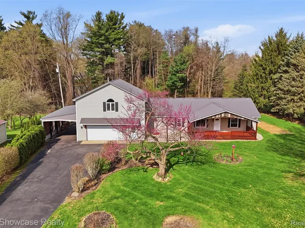 3708 Hideaway Ct, Brighton, MI 48114