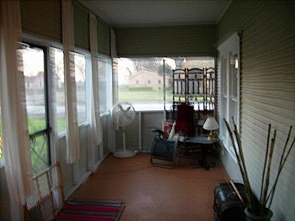 3rd image of 515 S Avenue E