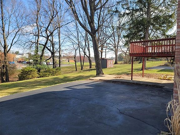 5th image of 198 Baker Dr
