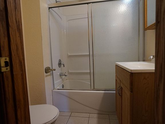 MAIN FLOOR BATH