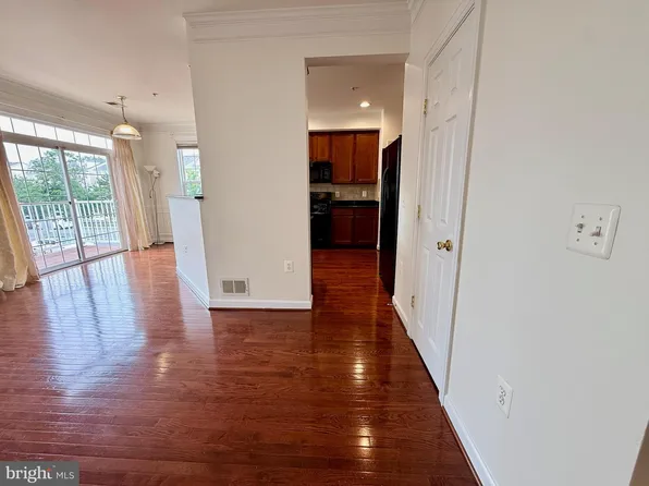 2511 Pascal Pl, Herndon, VA 20171