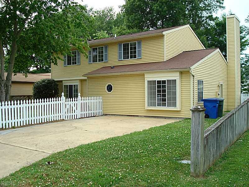 1st image of 921 Chatsworth Dr