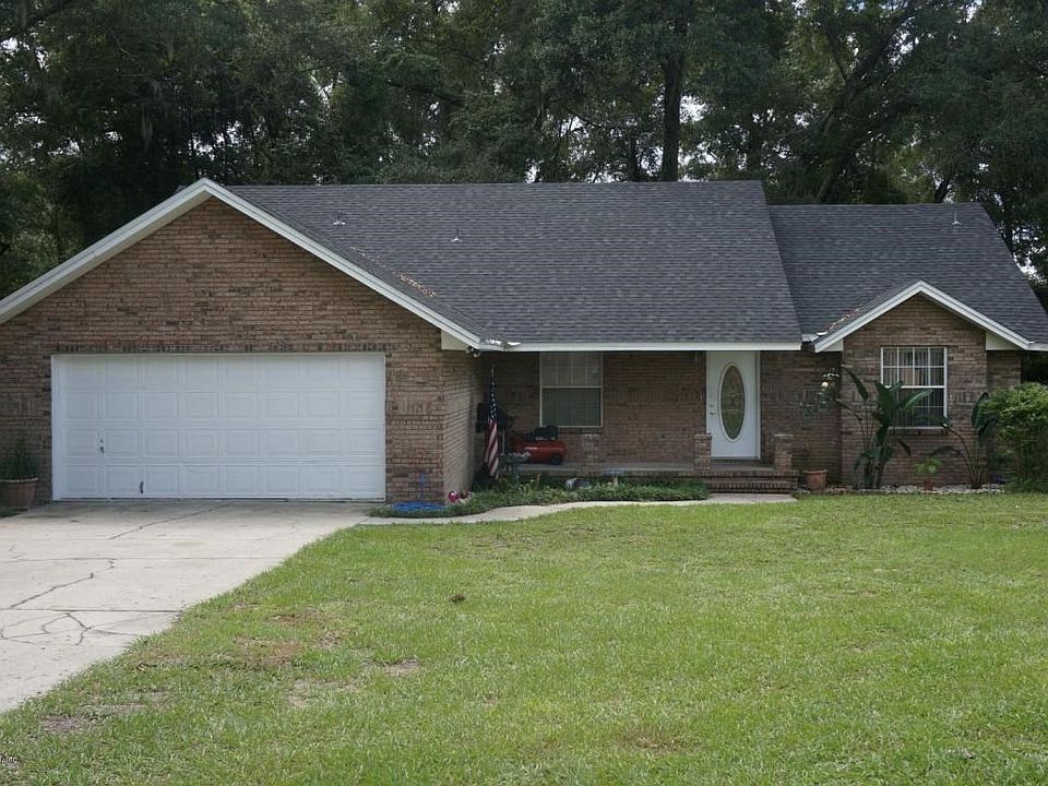 01) Comfortable Brick Home