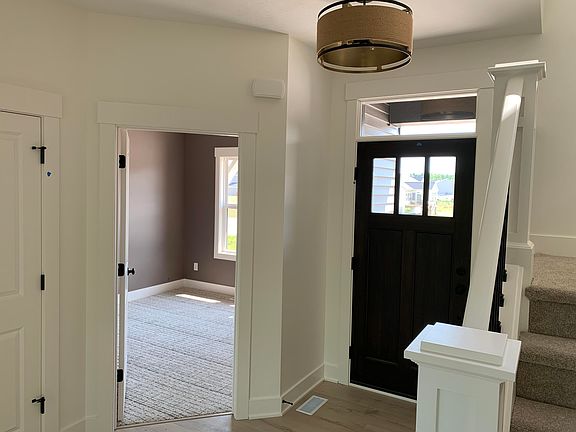 3rd image of 6557 Ravine Point Dr NE