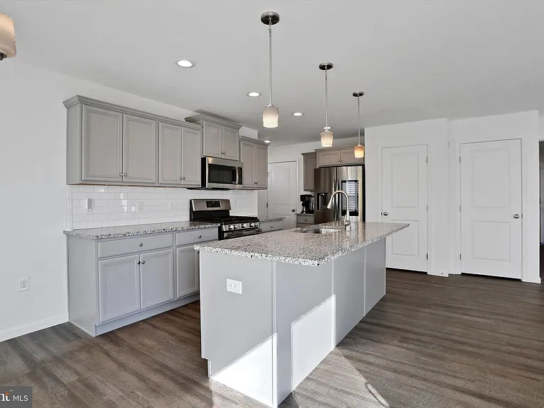 28 Long Bend Dr — Photo 14