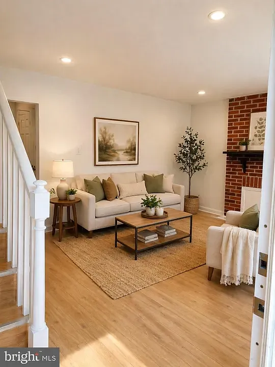 6 bed, 1452 sqft, $3,000 — Photo 4