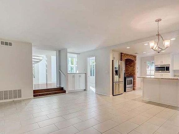 2nd image of 12514 Shropshire Ln