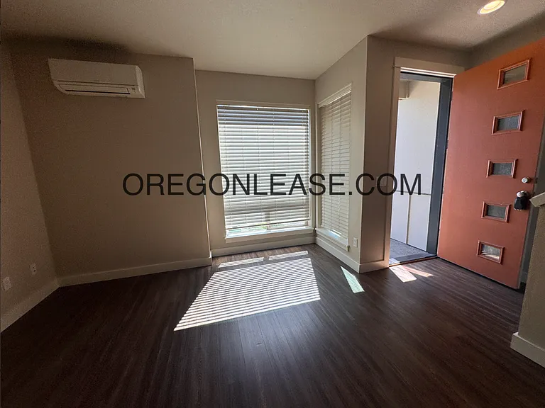 963 Lorella Ave — Photo 2