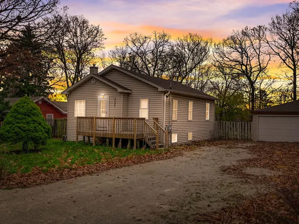 27685 W Greenwood Ave, Spring Grove, IL 60081