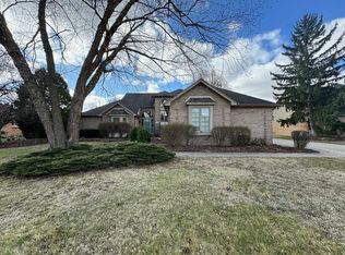 2060 Roseann Dr, Sterling Heights, MI 48314