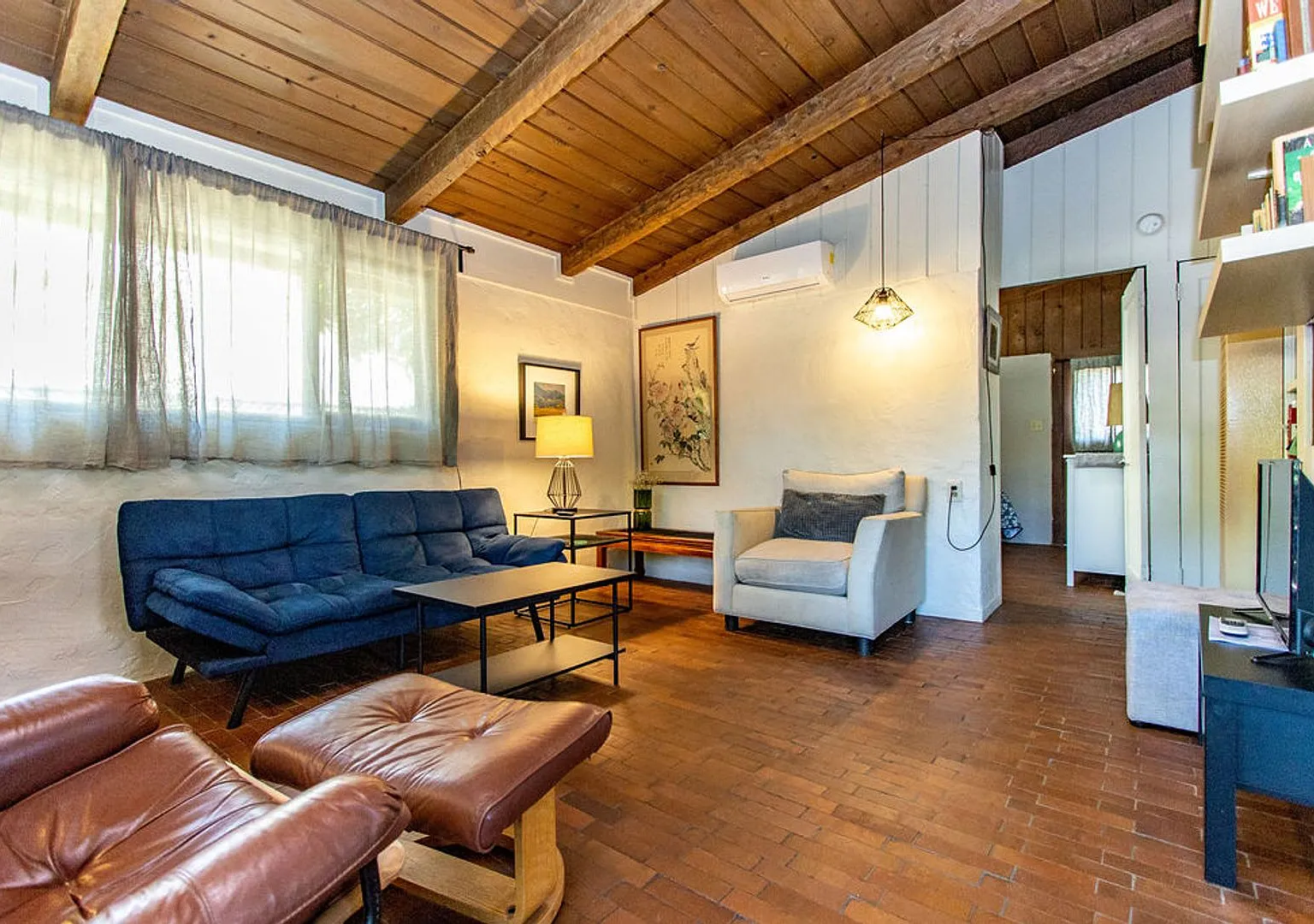 Temporary, Furnished Rental! — Photo 3