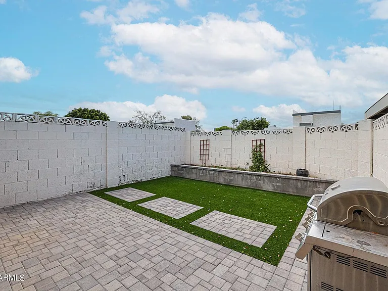 1803 W Maryland Ave — Photo 41