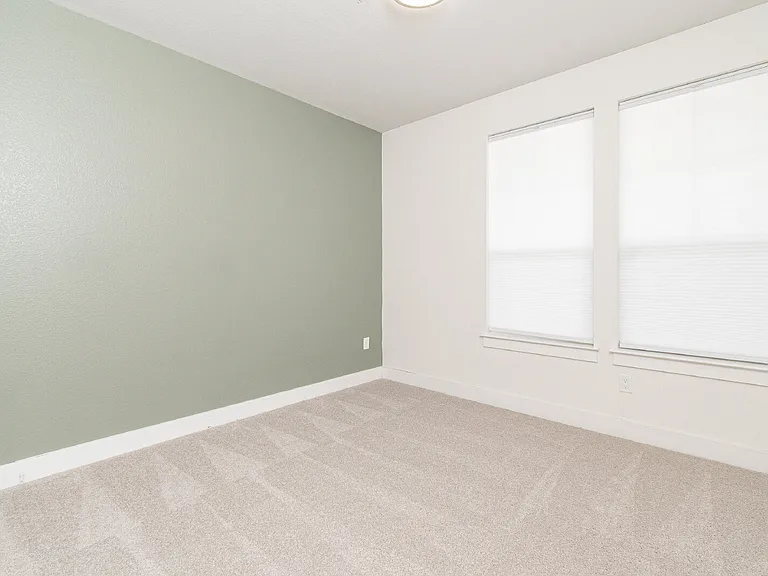 308 Saturnia Dr — Photo 7