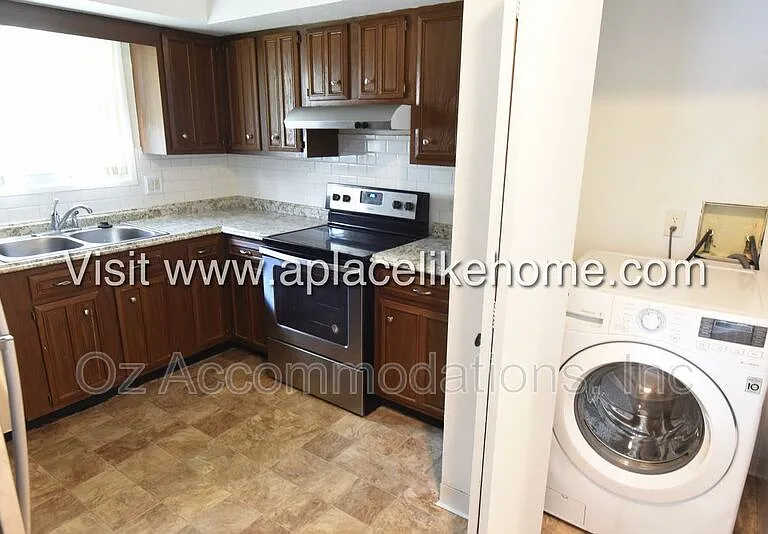 1428 NW 64th Ter — Photo 12