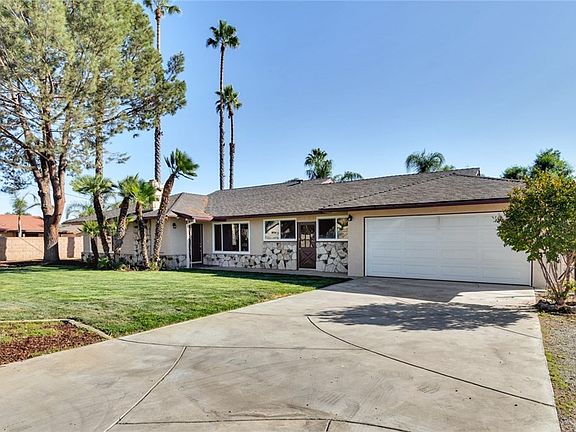 2nd image of 24611 Cactus Ave