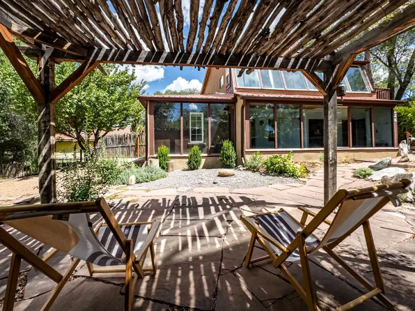 226 Valverde, Taos, NM 87571-0226