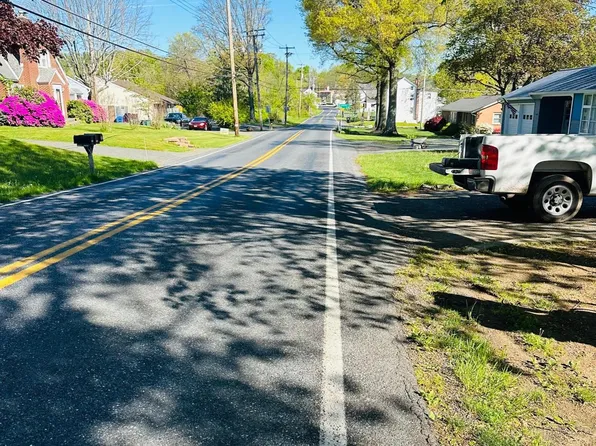 204 S Ironstone Dr, Boyertown, PA 19512