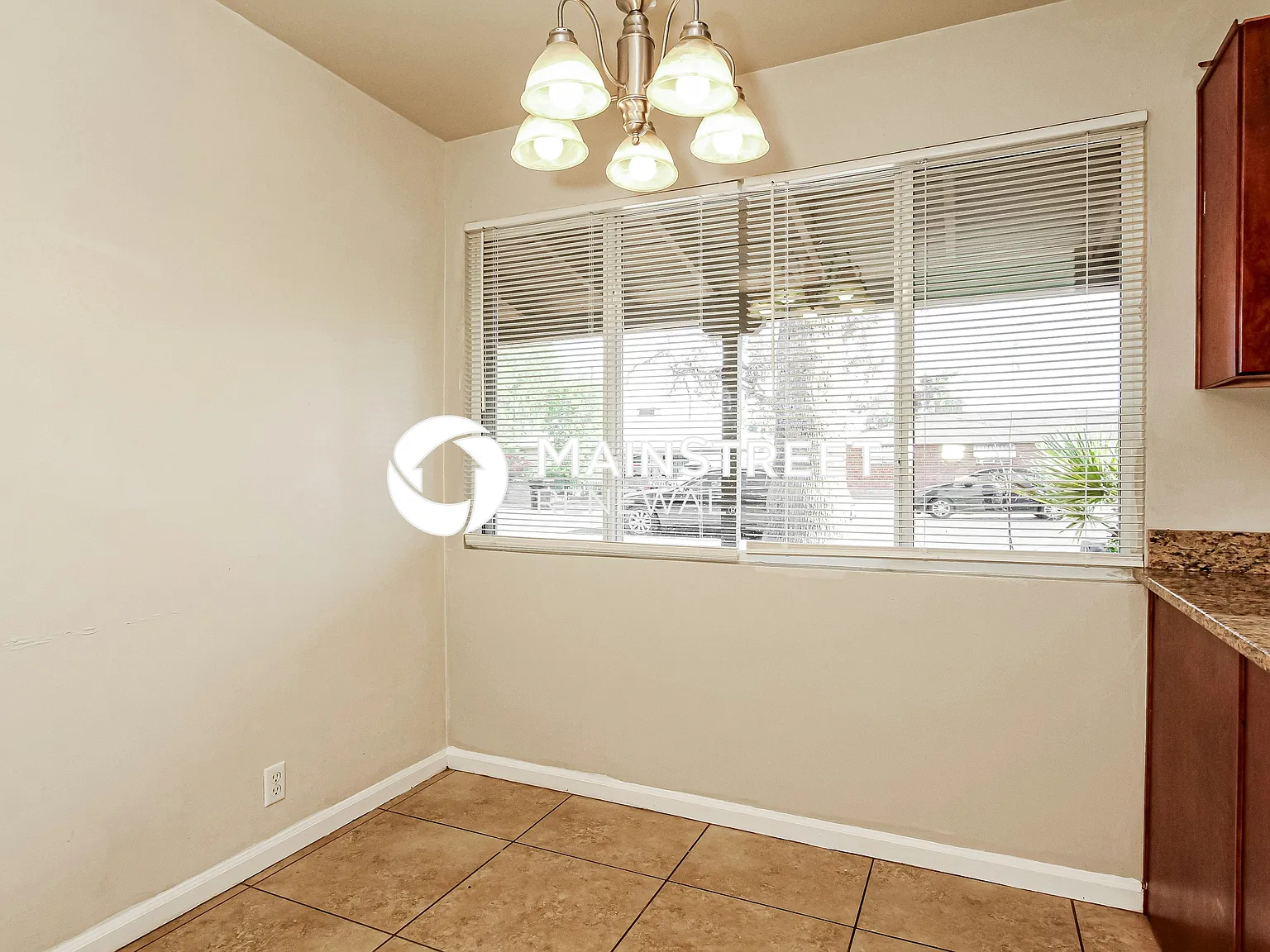 2339 W Avalon Dr — Photo 4