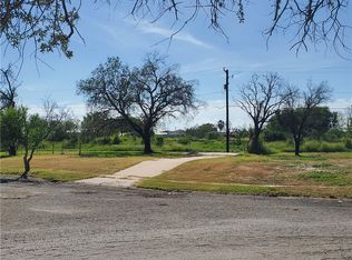 840 Hamilton St, Sinton, TX 78387