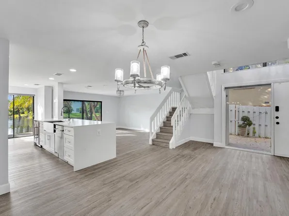 9881 Fairway Cove Lane, Plantation, FL 33324