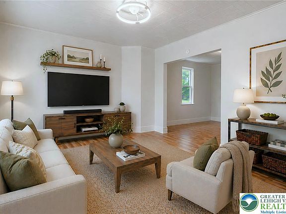 3rd image of 949 Wyandotte St