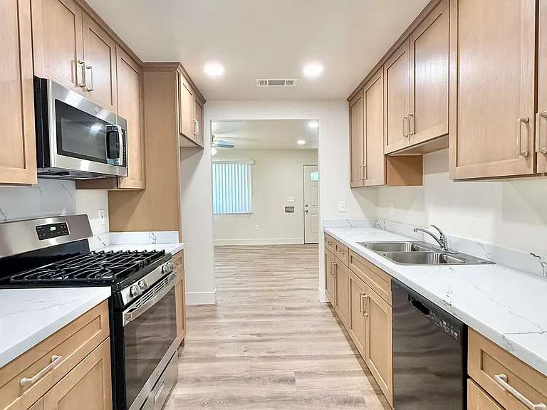 149 W McKenzie Ave — Photo 8