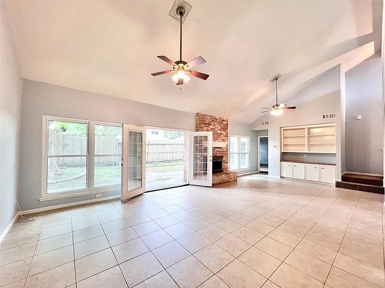 11407 Briar Rose Dr — Photo 2