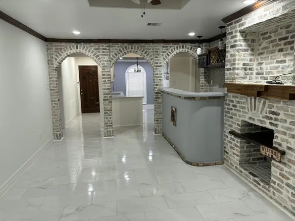 7718 Breezeway St, Houston, TX 77040