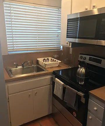 5th image of 2850 NE 30th Pl #7