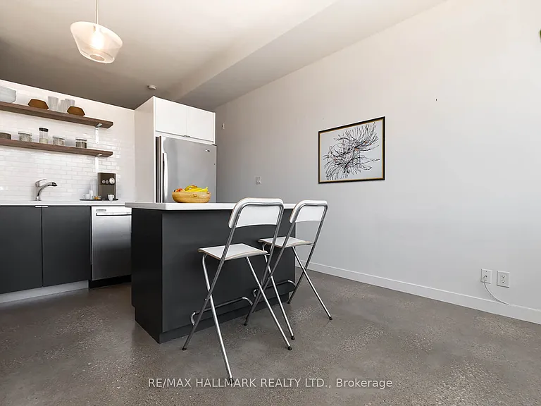 549 King St E #306 — Photo 5