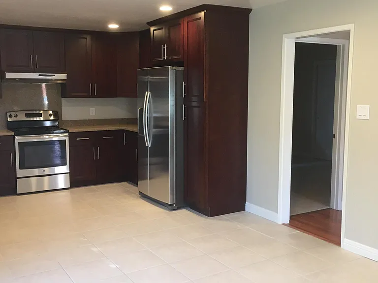 1315 Overland Dr — Photo 2