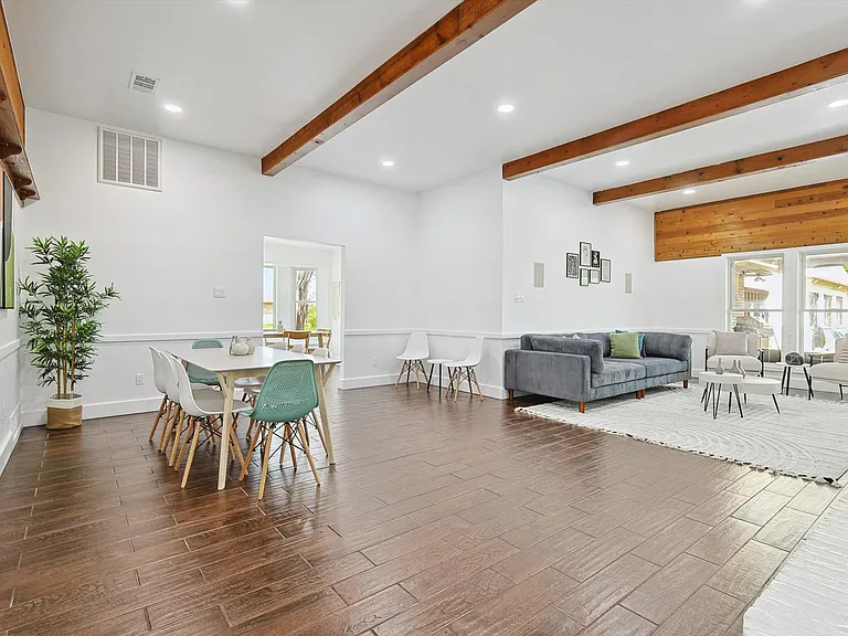 3322 Darby Ln — Photo 28