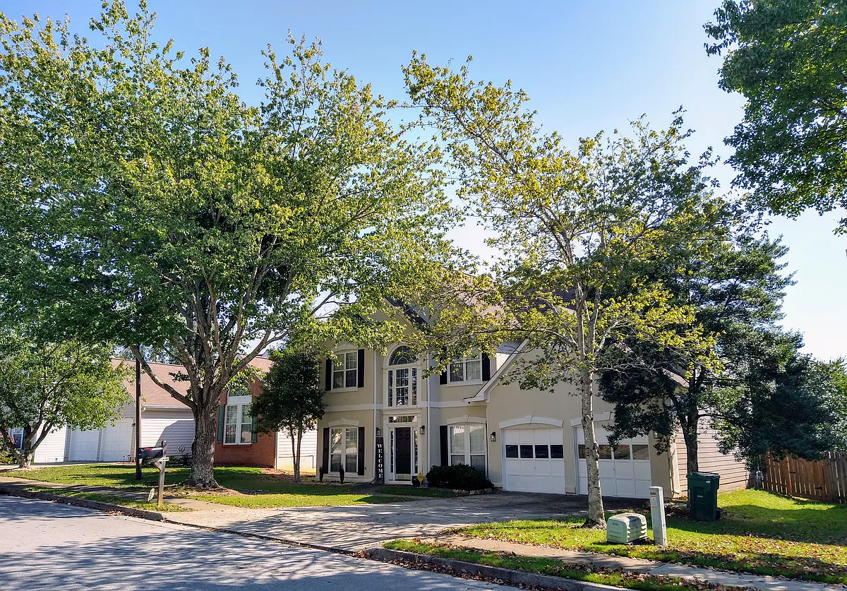 Photo 1 of 73 - 1467 Chamirey Dr SW - Marietta, GA Primary Photo - 1467 Chamirey Dr SW