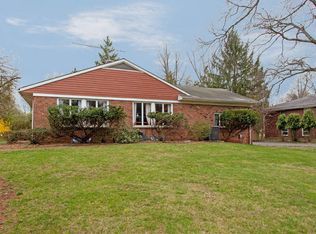124 Demott Ln, Somerset, NJ 08873