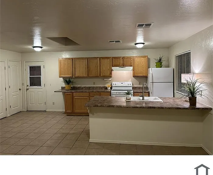 1825 S Jefferson Ave — Photo 2