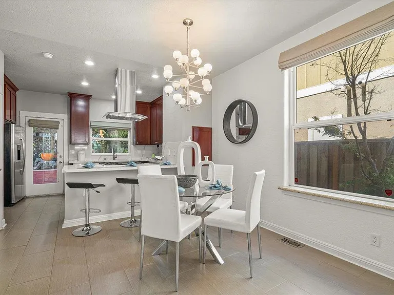 108 Creekside Village Dr — Photo 8