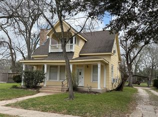 208 E State St, Eagle Lake, TX 77434