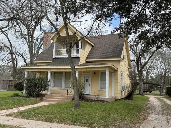 208 E State St, Eagle Lake, TX 77434