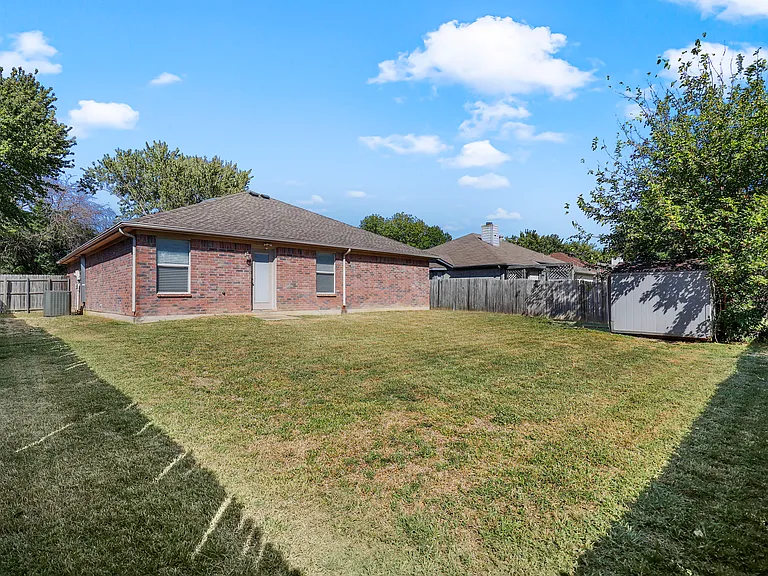2804 Monthaven Dr — Photo 17