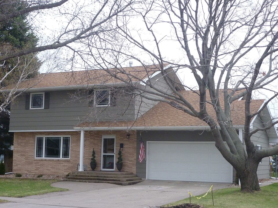 1st image of 915 22nd Ave S