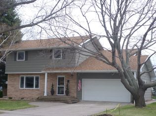 915 22nd Ave S, Moorhead, MN 56560