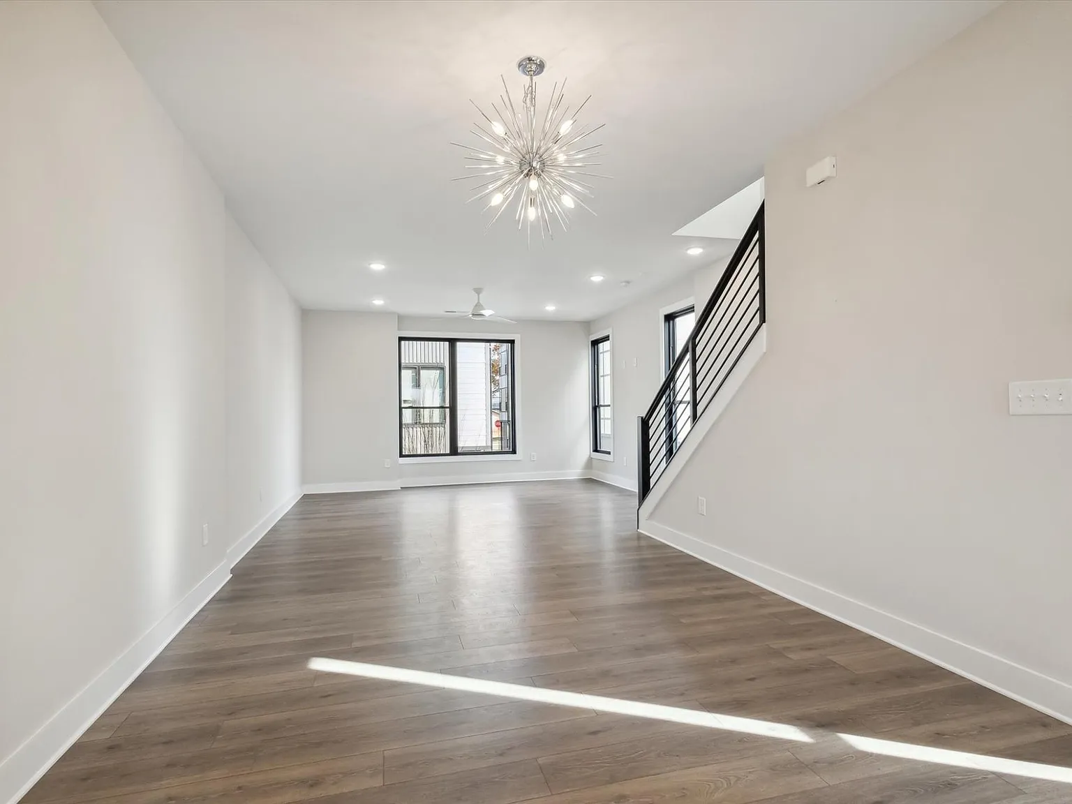 3 bed, 3.5 bath, 1842 sqft, $3,500 — Photo 2