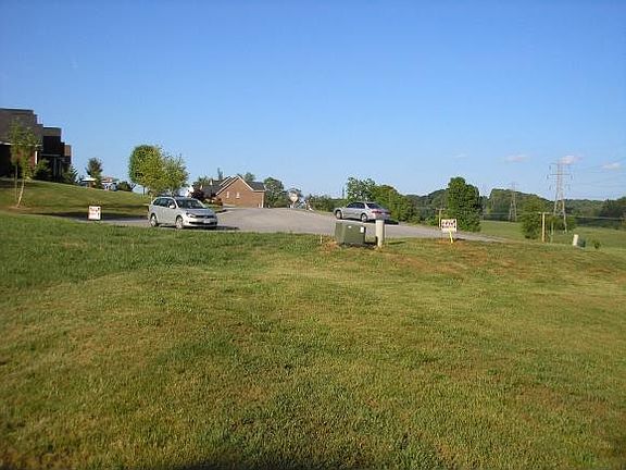 4th image of 105 Birchwood Ct