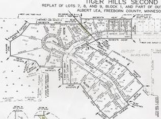 1809 Tiger Ridge Dr, Albert Lea, MN 56007