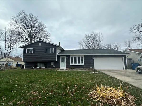 617 Oakwood Ave, Sheffield Lake, OH 44054