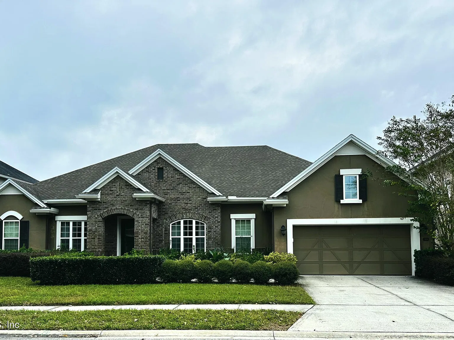 5 bed, 4.0 bath, 3888 sqft, $5,600 — Photo 1